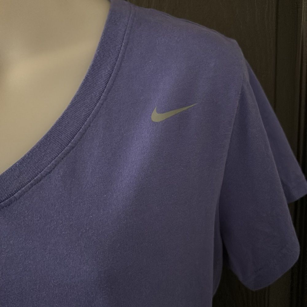 Nike Dri-FIT Lavender V-Neck Athletic Tee Women’s Large - Picture 5 of 7